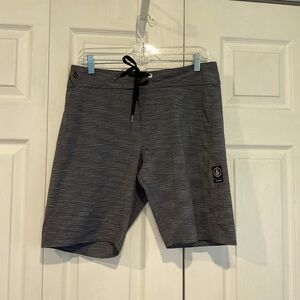 🌹 Volcom Gray Board Shorts - Size 30